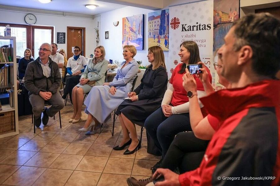 Agata Duda zdecydowała się na błękitny total look