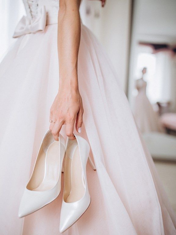 Eleganckie buty ślubne idealne dla panny młodej