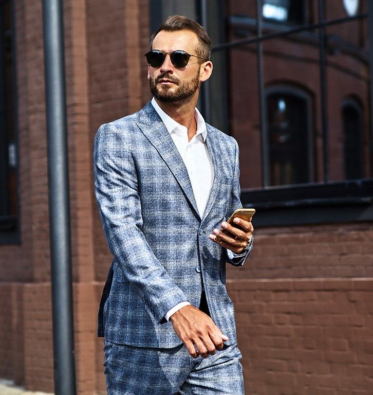 street style stylizacja z kraciastym garniturem