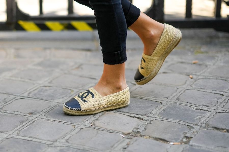 Espadryle kupisz zarówno w sieciówkach, jak i markach premium