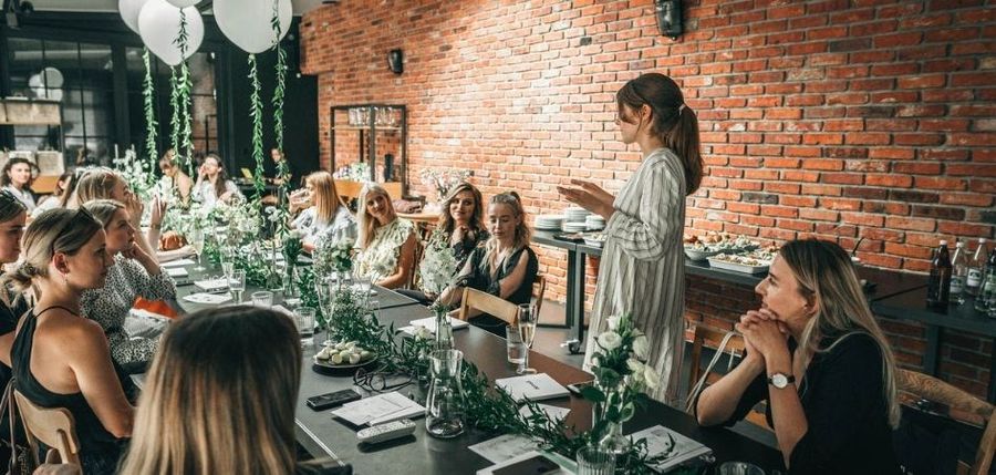 <p><strong>Za nami pierwszy</strong><strong> event</strong><strong> z cyklu “Domodi Session”. To zupełnie nowa odsłona </strong><strong>spotkań </strong><strong>dla kobiet. Jesienna edycja wydarzenia odbyła się we Wrocławiu, a towarzyszyło jej hasło: ZMIANY. Dlaczego akurat to słowo znalazło się na pierwszym planie? </strong></p>