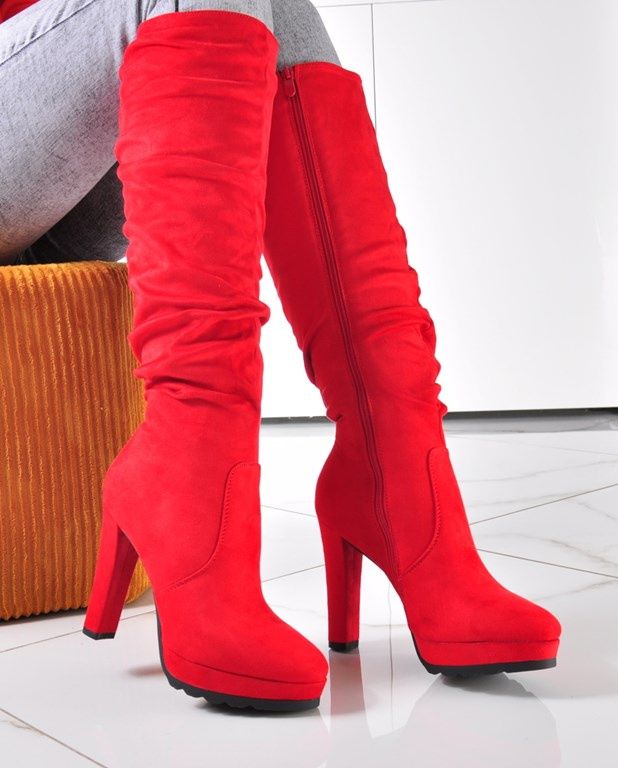 <p><strong>Podczas tegorocznego tygodnia przecen Black Week chcesz znaleźć modne buty za niedużą sumkę? Rozejrzyj się za nimi w sklepie Pantofelek24 na morele.lol. Na jakie modele warto postawić i dlaczego? Sprawdź nasz przegląd obuwia w najniższych cenach.</strong></p>
