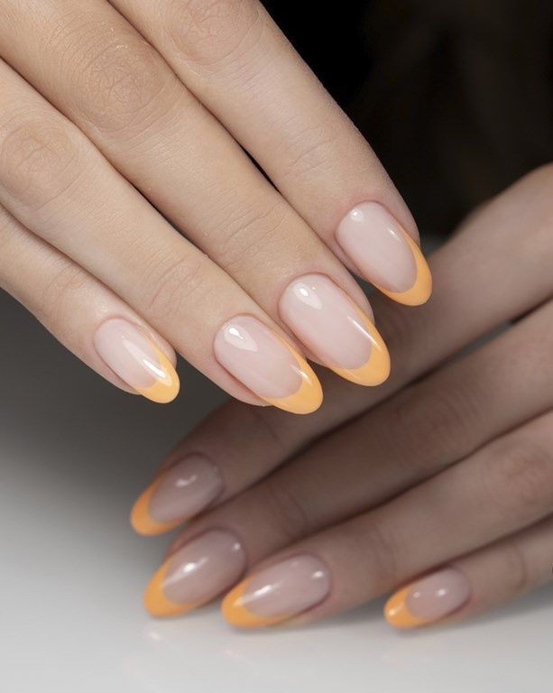 French manicure wielkanocny 2024 zachwyca kolorowymi końcówkami