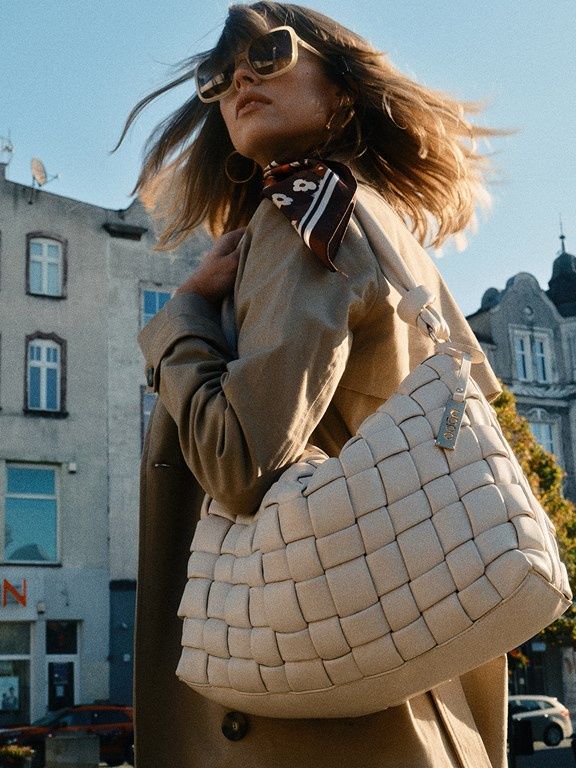 <p><strong>Powoli mijają czasy jasno określonych trendów i pokazów mody, na które trzeba zdobyć prestiżowe zaproszenie. Teraz liczy się własne, indywidualne podejście do tworzenia stylizacji oraz… swobodna rozmowa o tym, co nam się podoba i dlaczego. Premiera Domodi x WP Fashion Show już za nami. Dlaczego warto obejrzeć każdy z trzech paneli tego wydarzenia?</strong></p>