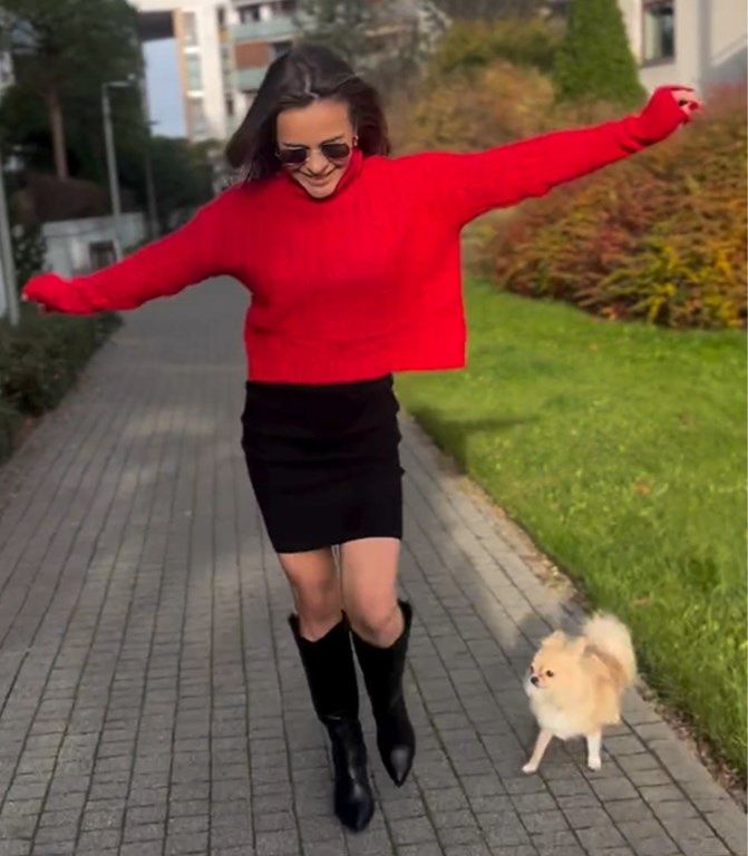 Edyta Herbuś szaleje w klasycznych czarnych kozakach