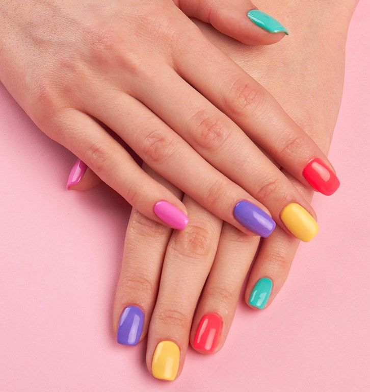 kolorowy manicure