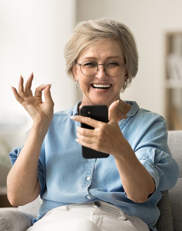Idealną sukienkę na wesele dla mamy możesz kupić online