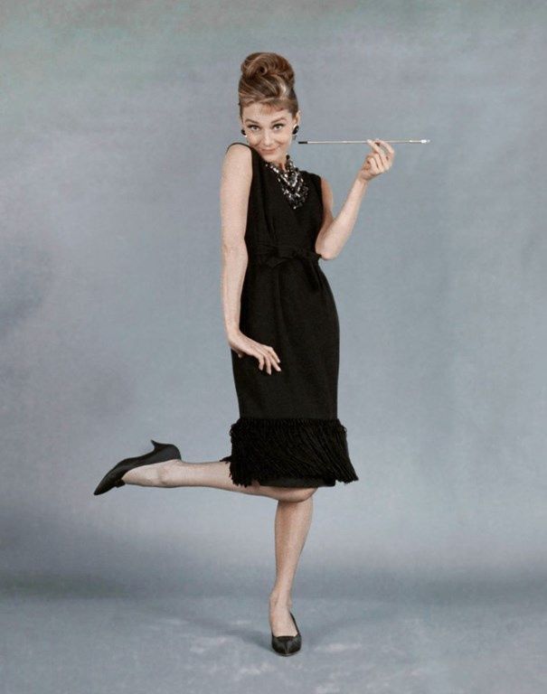 Audrey Hepburn w małej czarnej w „Śniadaniu u Tiffany'ego",",",",",1"