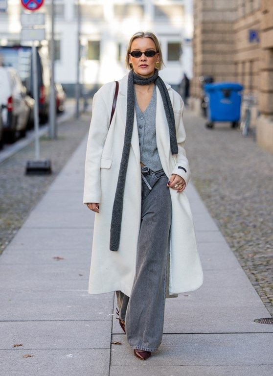 Szare jeansy w eleganckiej stylizacji