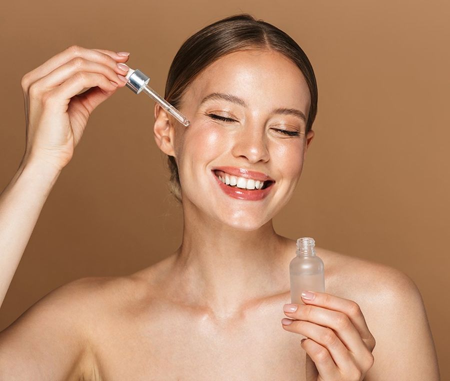 aplikacja serum do twarzy