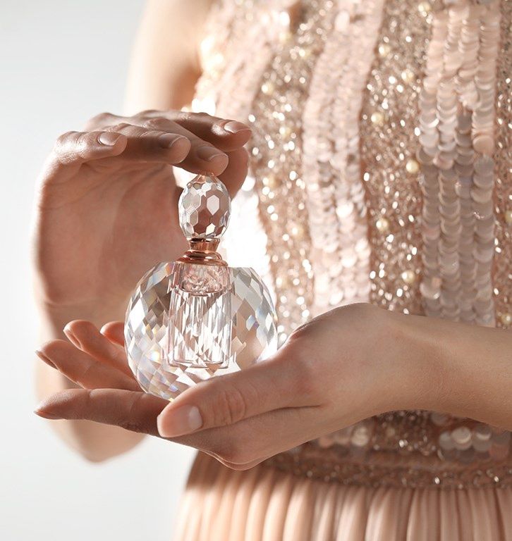 Perfumy damskie w pięknym opakowaniu