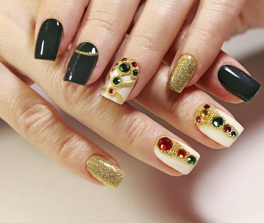 złoty manicure świąteczny