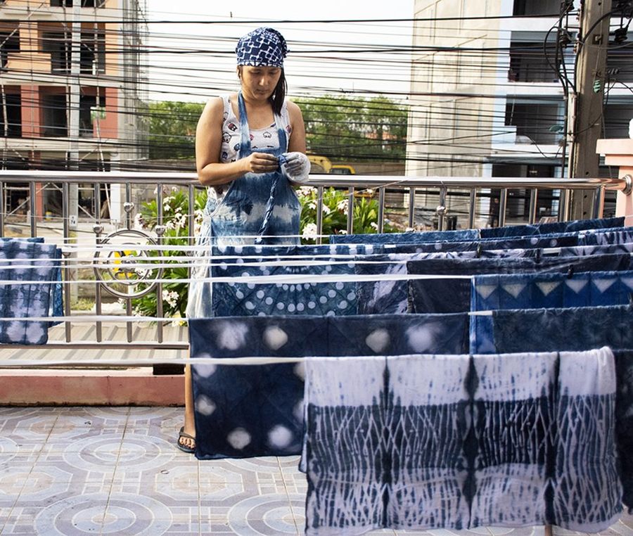 farbowanie tkaniny tie dye