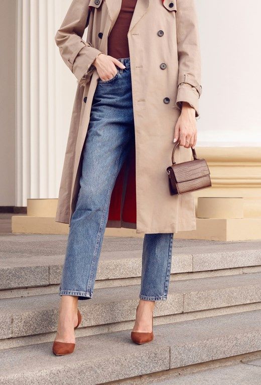 stylizacja z damskimi spodniami jeansowymi o fasonie mom fit