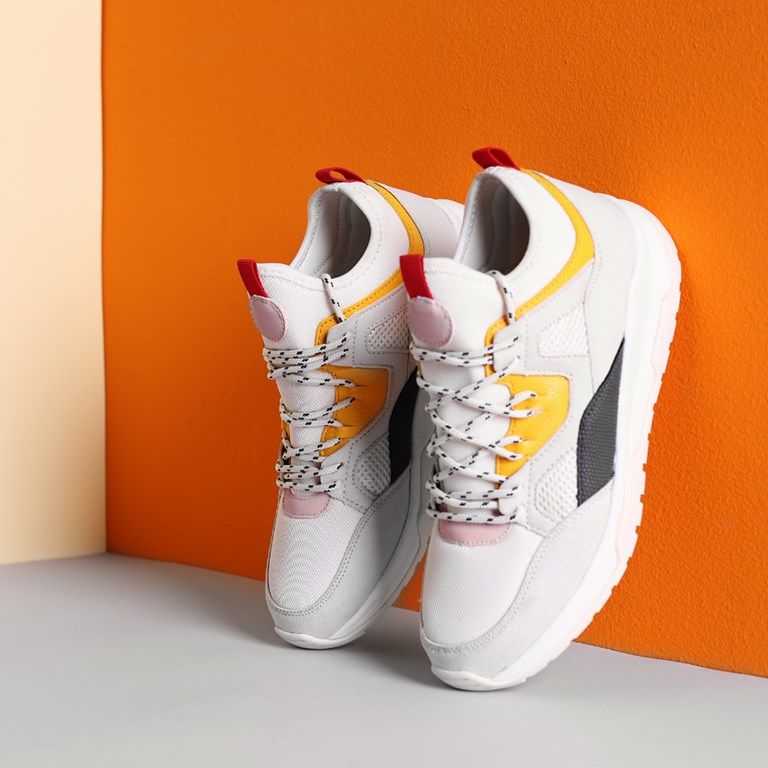 sneakersy