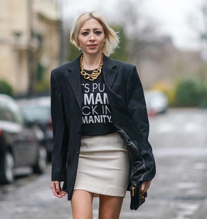 t-shirt z nadrukiem w stylizacji wieczorowej