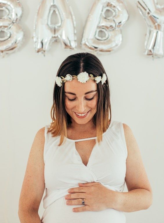 biała sukienka ciążowa na baby shower
