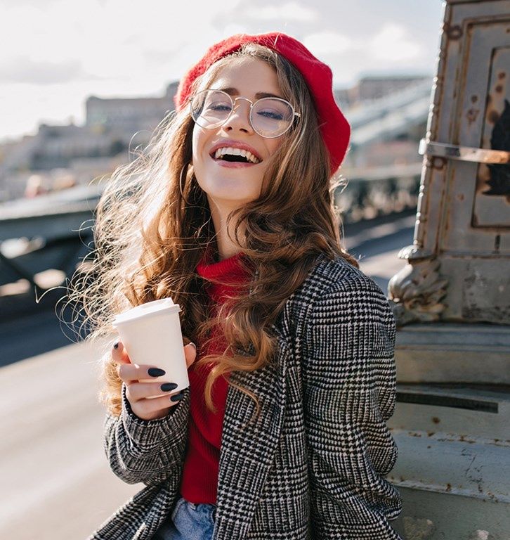 beret do owalnej twarzy