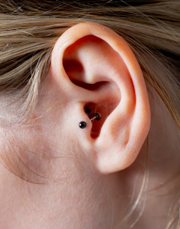 Tragus piercing to ciekawa propozycja dla odważnych