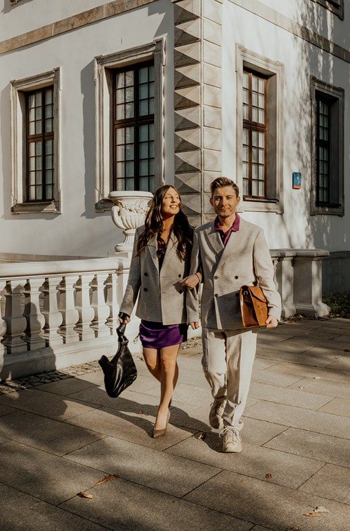 <p><strong>Czy można nosić jedną torebkę na trzy różne sposoby, za każdy razem osiągając inny efekt? Poprosiliśmy blogerów Anrikę Annę Koperską i Antoniego Kolbusza o konkretne porady dotyczące tego, jak bezbłędnie wykorzystywać ten sam dodatek w kilku różnych odsłonach. Oto, co nam powiedzieli.  </strong></p>