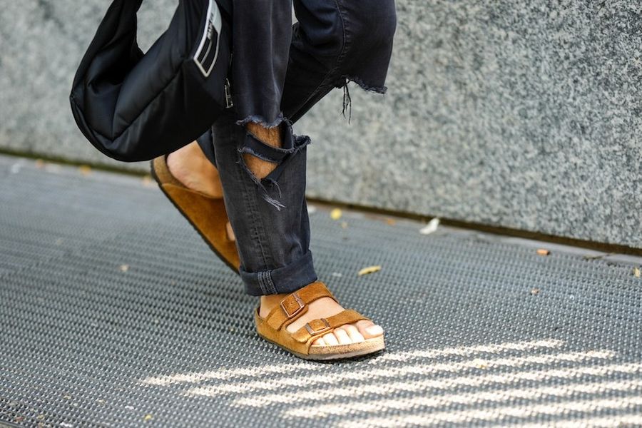 Klapki męskie Birkenstock to coroczny hit na lato