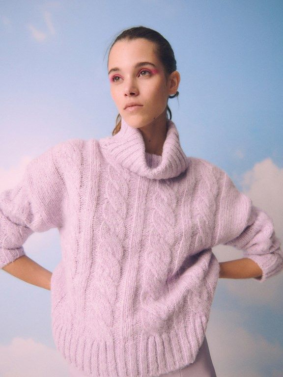 modny sweter na zimę 2021/2022 - liliowy