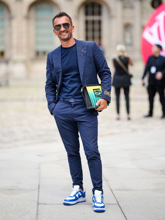 sneakersy do garnituru na jesień 2022