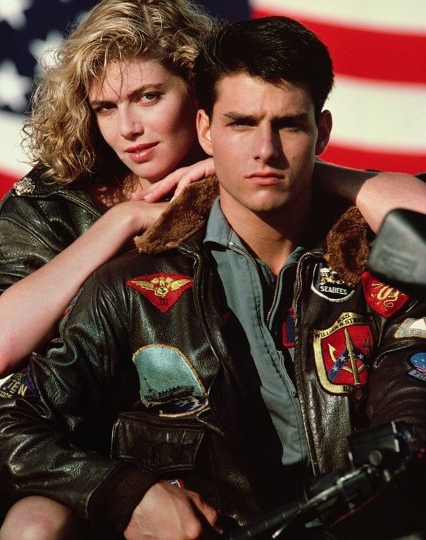 Tom Cruise w bomberce w filmie „Top Gun”