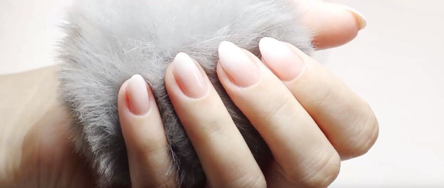 <p><strong>Zastanawiacie się jaki manicure będzie modny w tym sezonie? Jakie kolory są w trendach, a może który kształt paznokcia będzie najlepiej wyglądał? Przeczyatjcie koniecznie wywiad z Karoliną Gwoździowską, stylistką paznokci i założycielką Szalonych Pilników, która odpowie Wam na wszystkie nurtujące manicure'owe pytania!</strong></p>