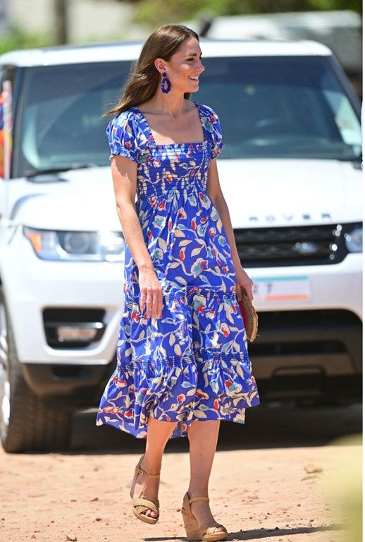 Księżna Kate w espadrylach na koturnie.