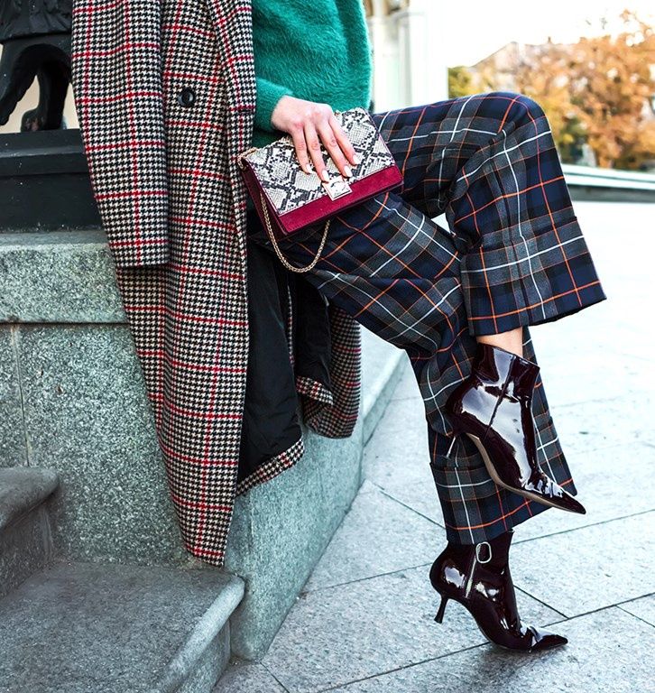 buty i torebka w innym kolorze