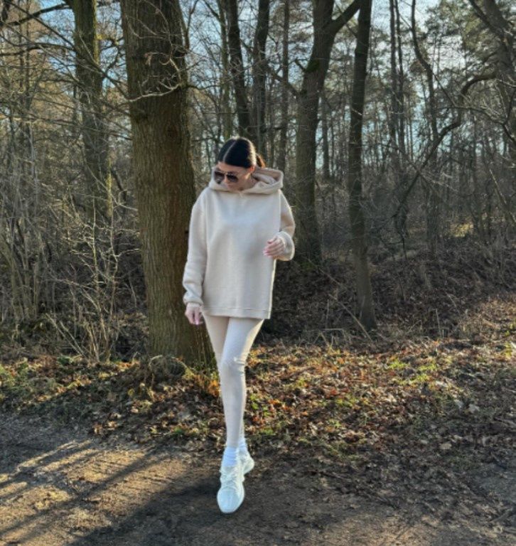 Stępień lansuje trend na kremowe dresy