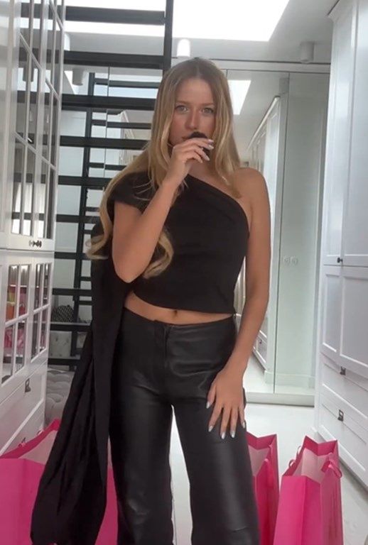 Jessica Mercedes w hitowej bluzce