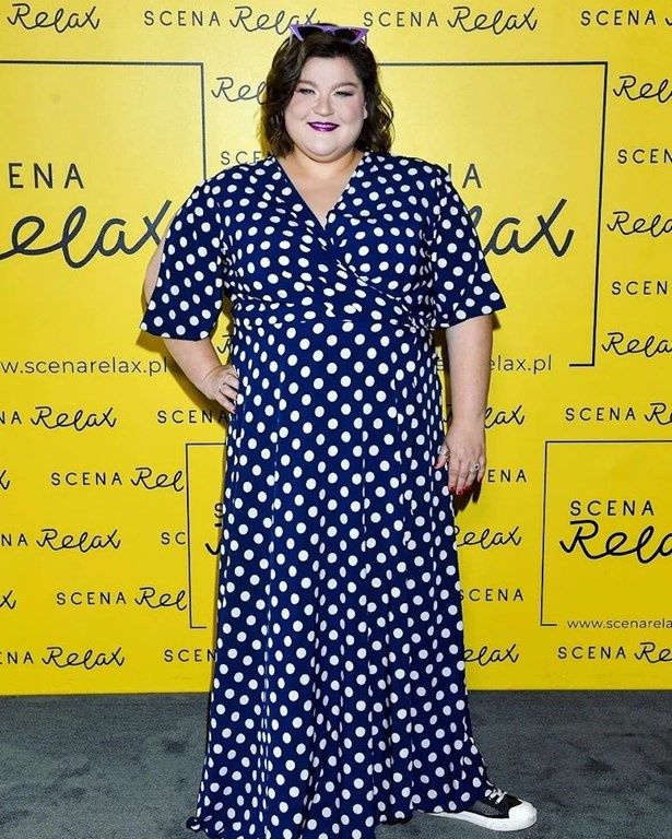 Dominika Gwit wybrała sukienkę plus size w groszki