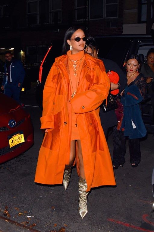 rihanna w pomarańczowym total looku
