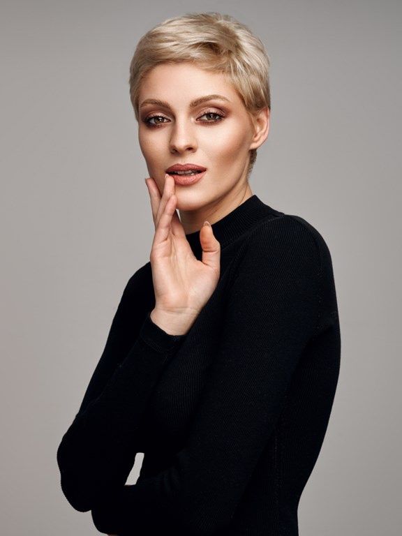 krótka fryzura damska blond