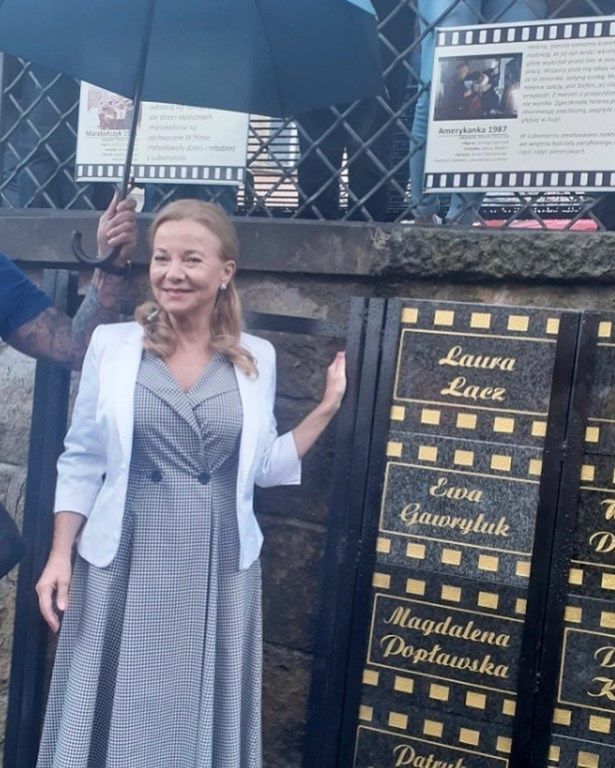 Laura Łącz zadaje szyku w sukience w kratę