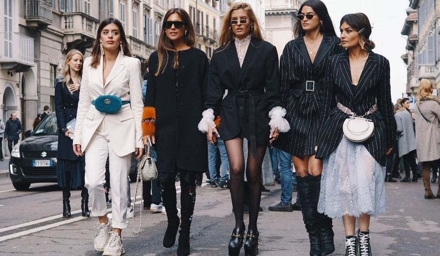 <p>Jesteśmy na półmetku Fashion Weeków. Za nami eklektyczny Nowy Jork i nonszalancki Londyn. Do <strong>wielkiej czwórki </strong>zalicza się też Mediolan, w którym kilka dni temu podziwialiśmy modę w najlepszym wydaniu. Dzisiaj przyjrzymy się z bliska temu, co działo się na wybiegach we włoskiej stolicy mody.</p>