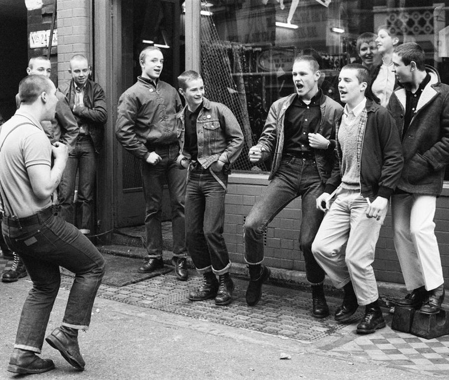 Skinheadzi w nylonowych bomberkach