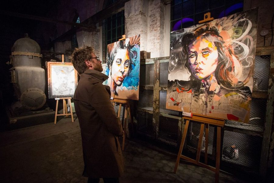<p>Lato oficjalnie pożegnaliśmy w artystycznej atmosferze – sztuka podczas Jazz Art Fashion Festivalu wybrzmiewała i przenikała się na wielu poziomach – poprzez koncerty dużego formatu, liczne wernisaże i wystawy, które sprawiły, że Walcownia zyskała niesamowity klimat oraz spektakularny pokaz Ewy Minge „From Fashion to Art”. </p>