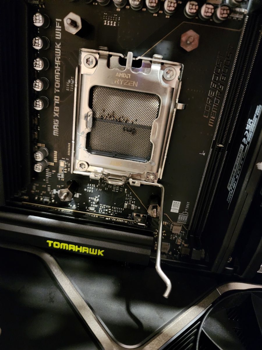AMD Ryzen 7 9800X3D