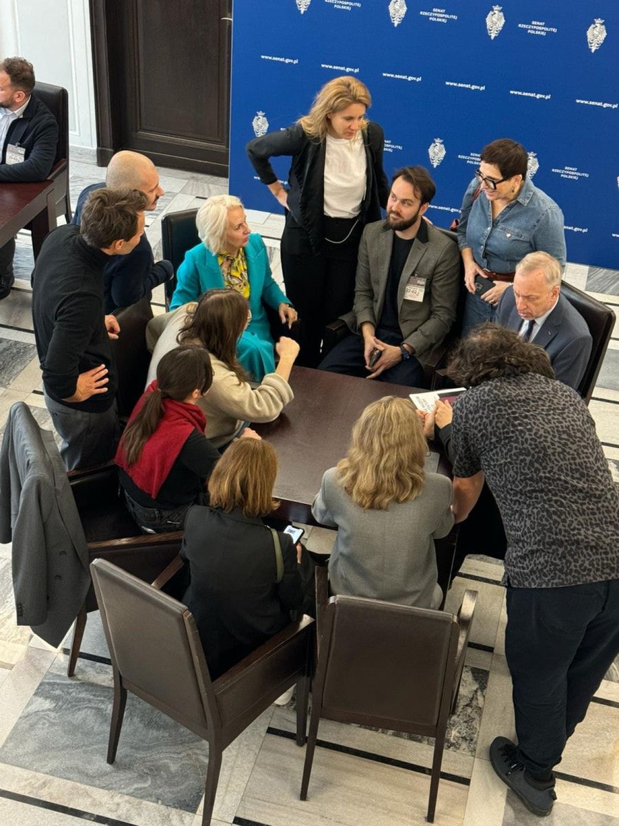 Alek Pietrzak z wizytą w Sejmie. Chodzi o tantiemy!