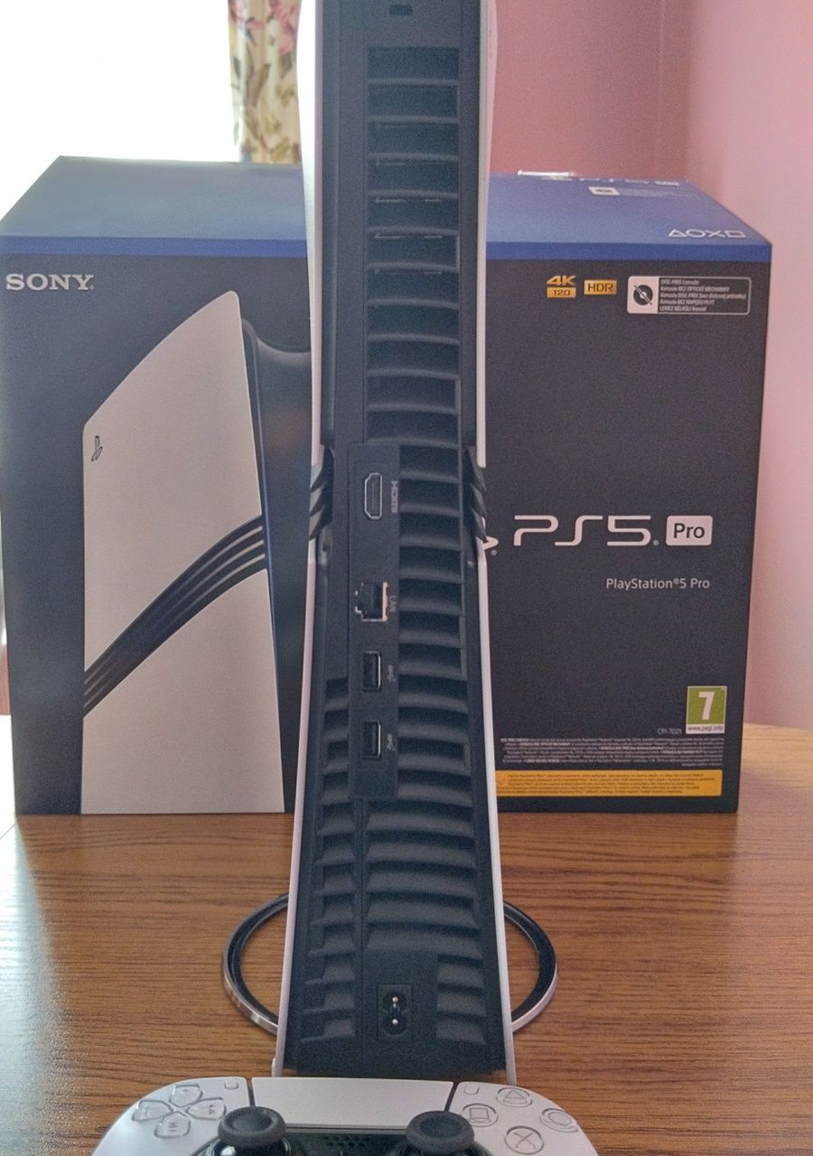 Tył PS5 Pro