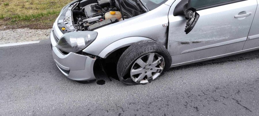 Wyprzedzał pojazdy, inny kierowca też miał taki plan. Utrudnienia w Dobrzykowie do