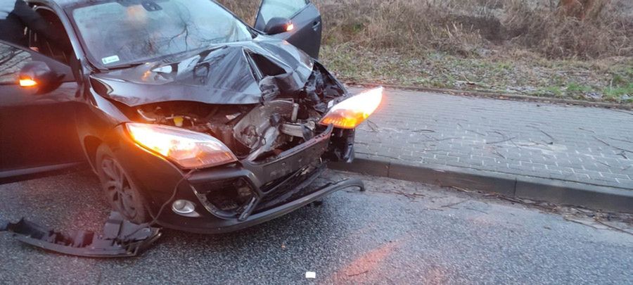 Pędził, spowodował wypadek i zwiał