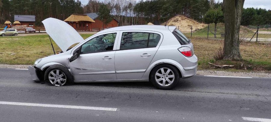 Wyprzedzał pojazdy, inny kierowca też miał taki plan. Utrudnienia w Dobrzykowie do