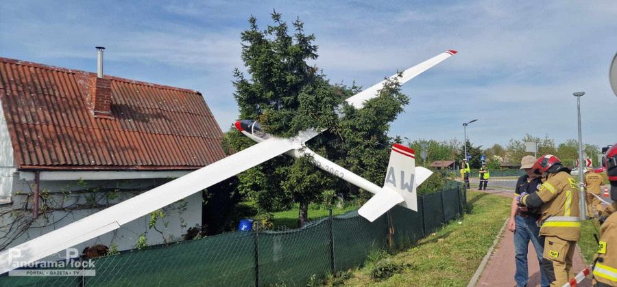 PILNE: SZYBOWIEC SPADŁ NA OGRÓDKI DZIAŁKOWE PRZY UL. BIELSKIEJ [ZDJĘCIA]