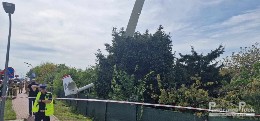 PILNE: SZYBOWIEC SPADŁ NA OGRÓDKI DZIAŁKOWE PRZY UL. BIELSKIEJ [ZDJĘCIA]