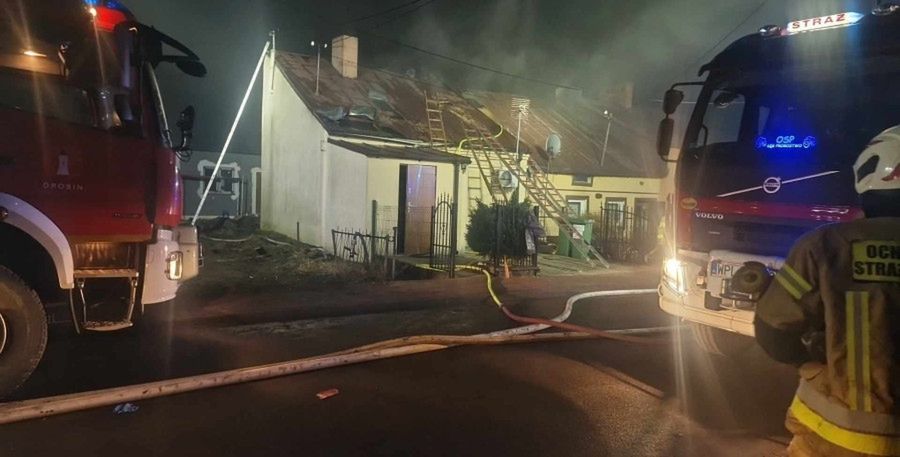 Pożar domu w Drobinie - do tragedii doszło tuż przed północą [Zdjęcia]