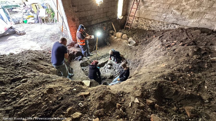 Szczątki czterech osób znalezione w Łęgu Probostwie! [ZDJĘCIA]